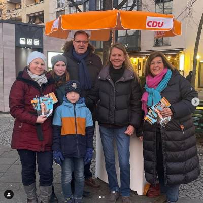 Straenstand zusammen mit der AGH-Kollegin Stefanie Bung und der kommunalen Spitzenkandidatin Judith Stckler