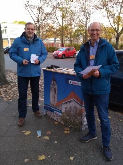Als BVV-Fraktionsvorsitzender zusammen mit meinem Stellvertreter Karsten Sell unterwegs fr Brgergesprche am Halemweg